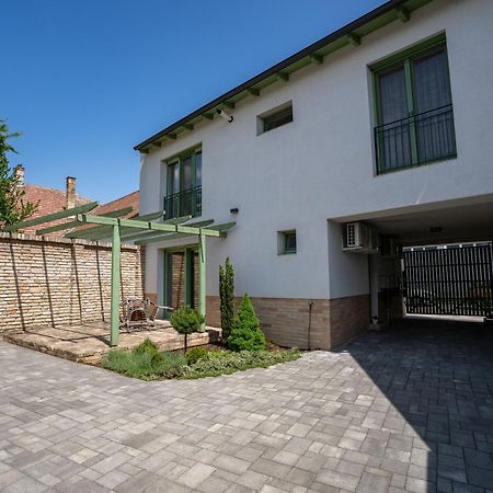 Jókai Apartman Dunafoldvar Bagian luar foto