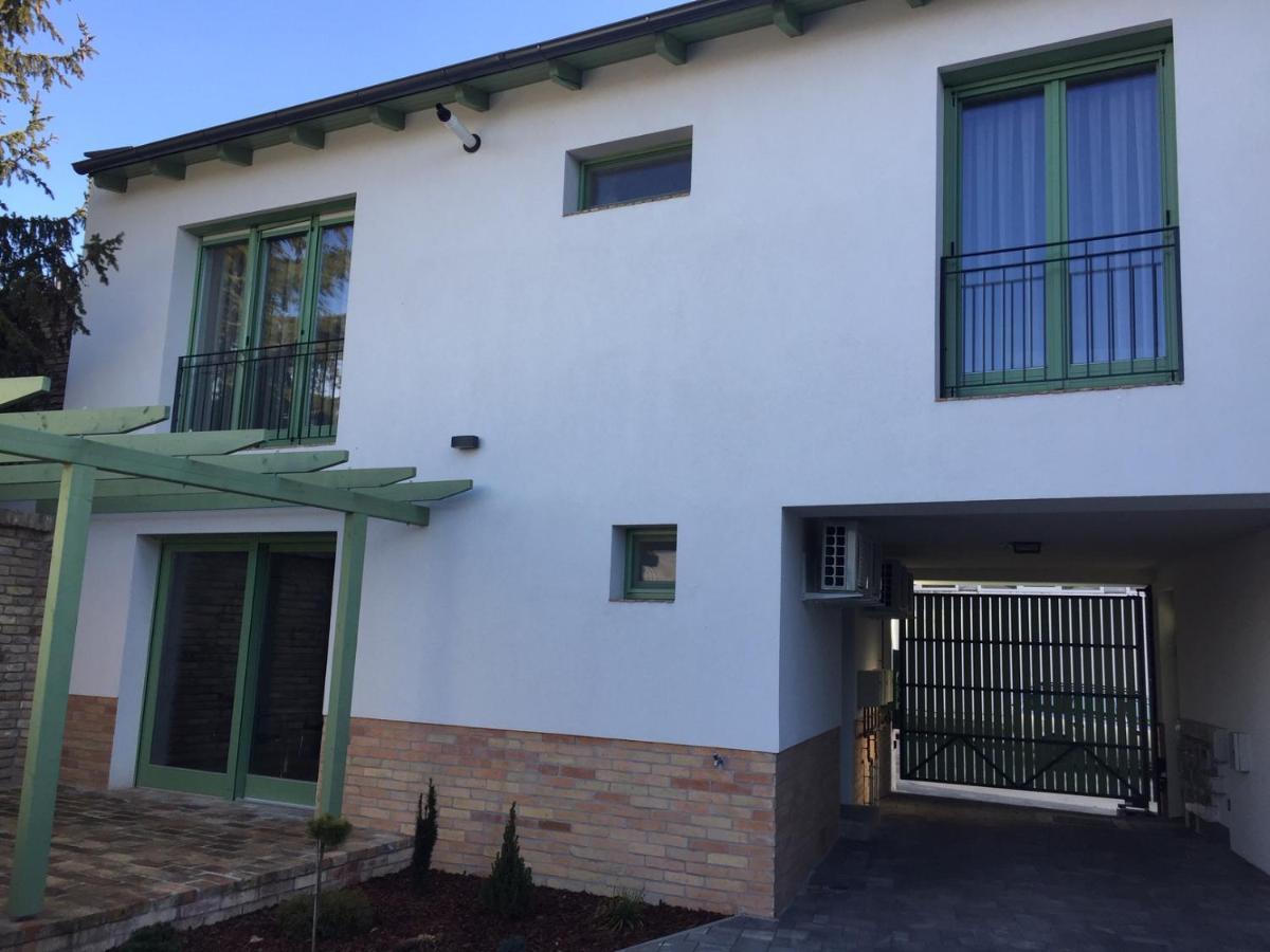 Jókai Apartman Dunafoldvar Bagian luar foto