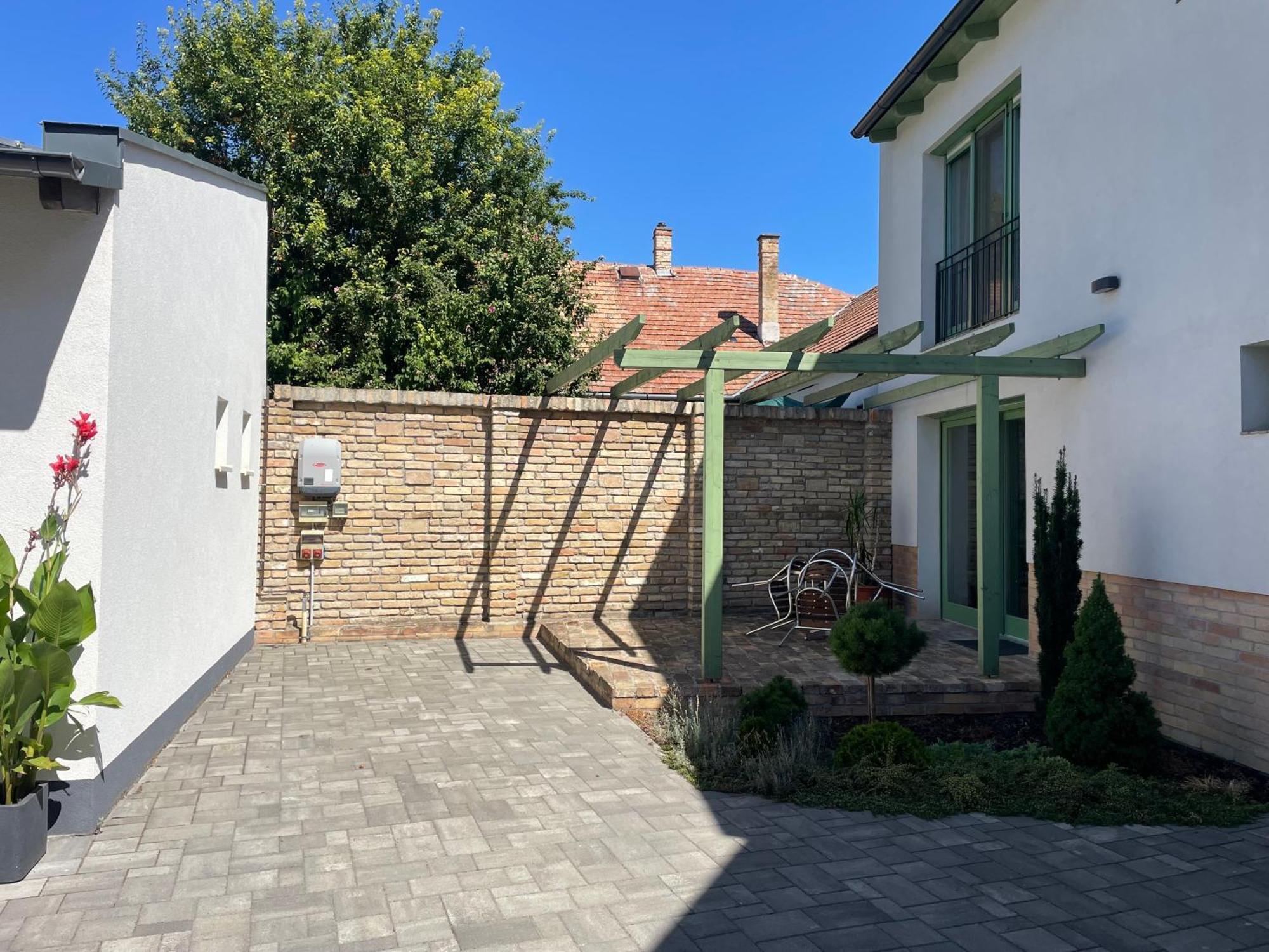 Jókai Apartman Dunafoldvar Bagian luar foto