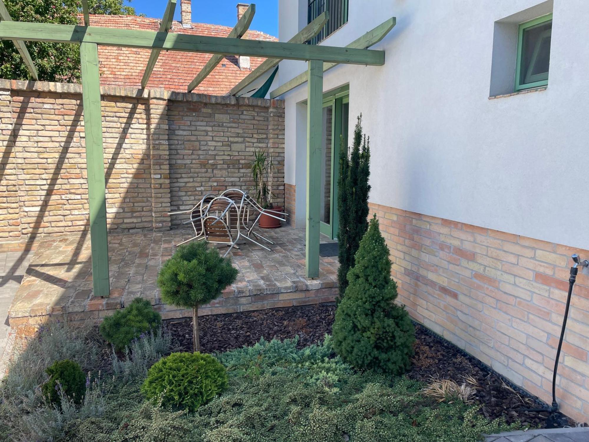 Jókai Apartman Dunafoldvar Bagian luar foto