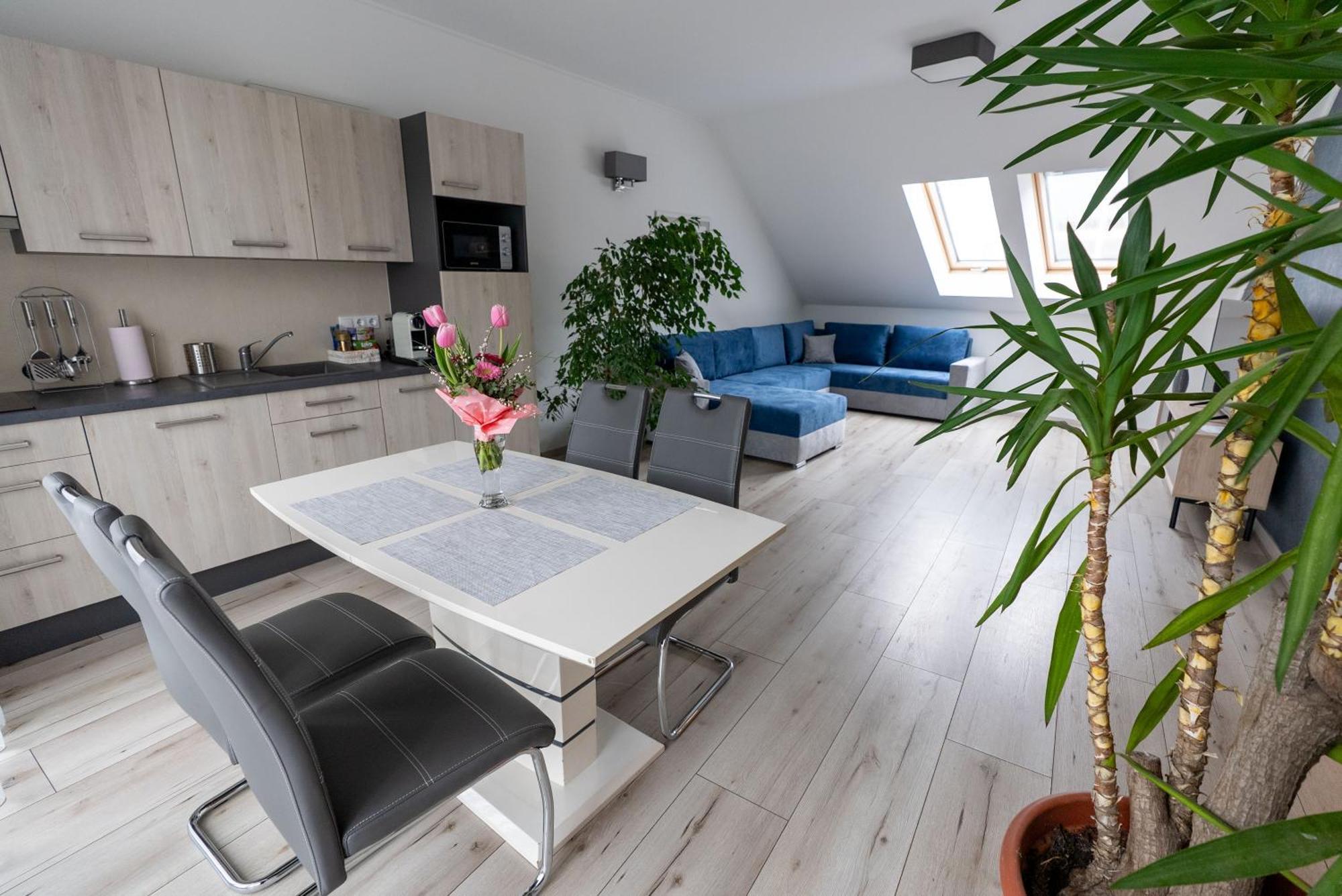 Jókai Apartman Dunafoldvar Bagian luar foto