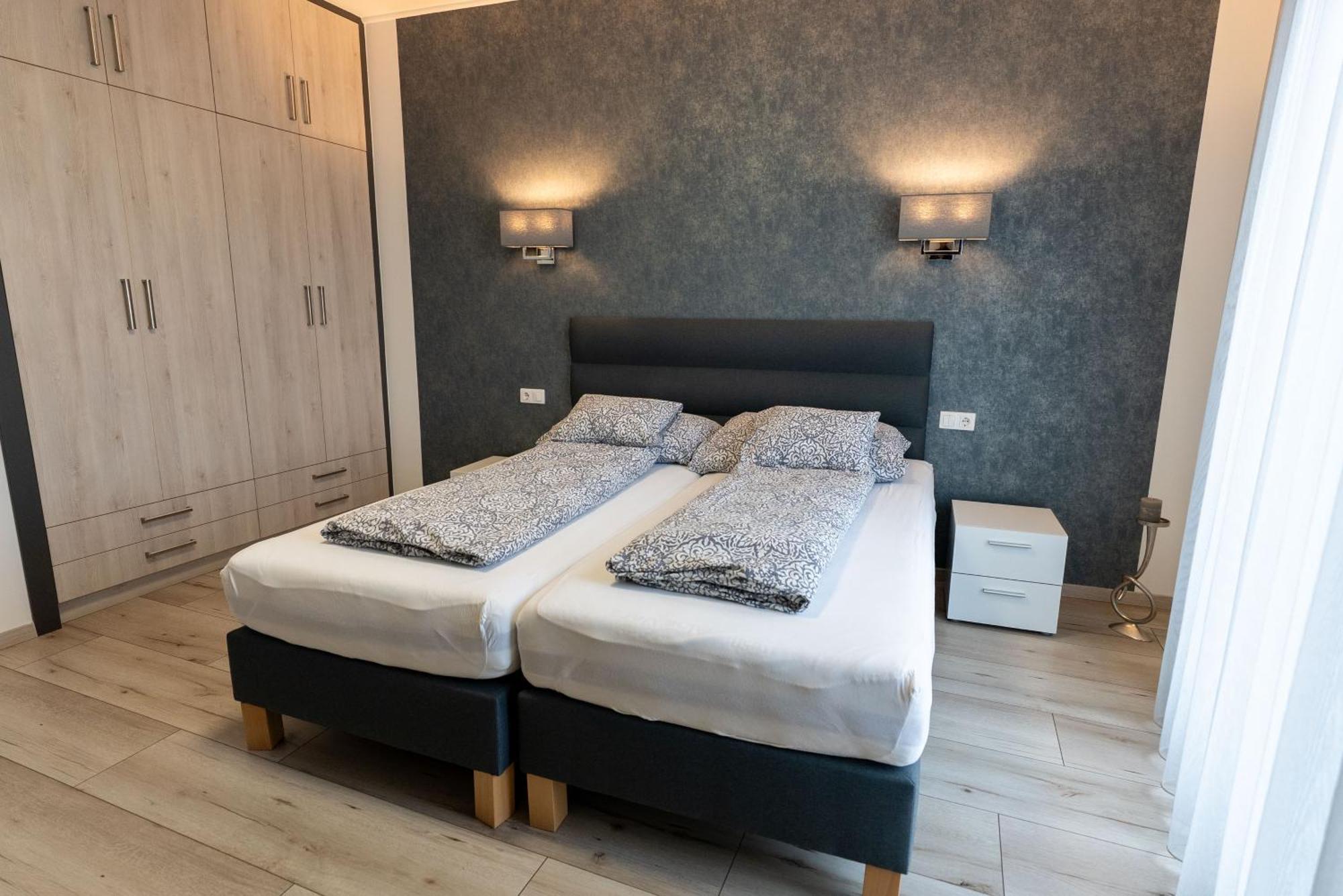 Jókai Apartman Dunafoldvar Bagian luar foto